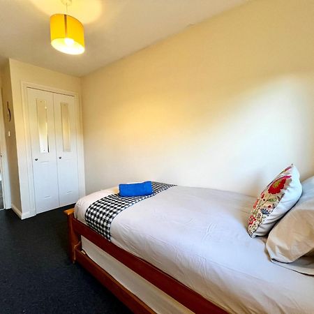 Stylish Modern Flat With Juliet Balcony & Parking Apartment Glasgow Luaran gambar