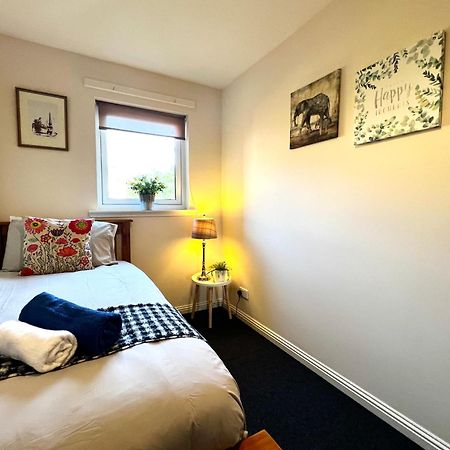 Stylish Modern Flat With Juliet Balcony & Parking Apartment Glasgow Luaran gambar