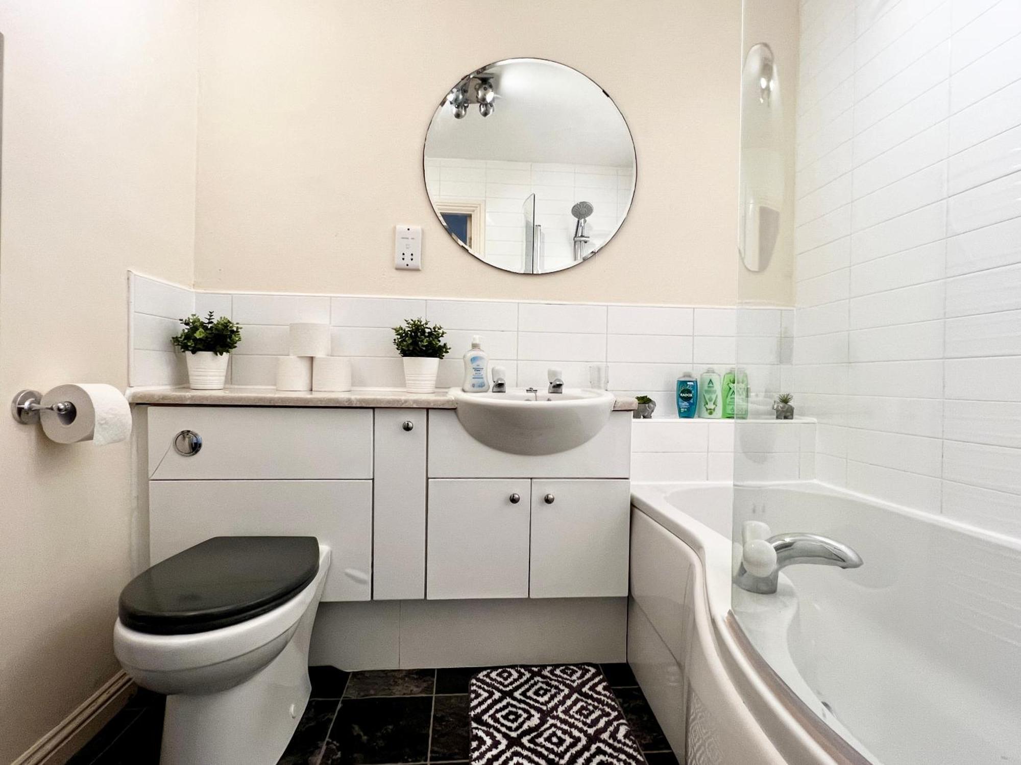 Stylish Modern Flat With Juliet Balcony & Parking Apartment Glasgow Luaran gambar