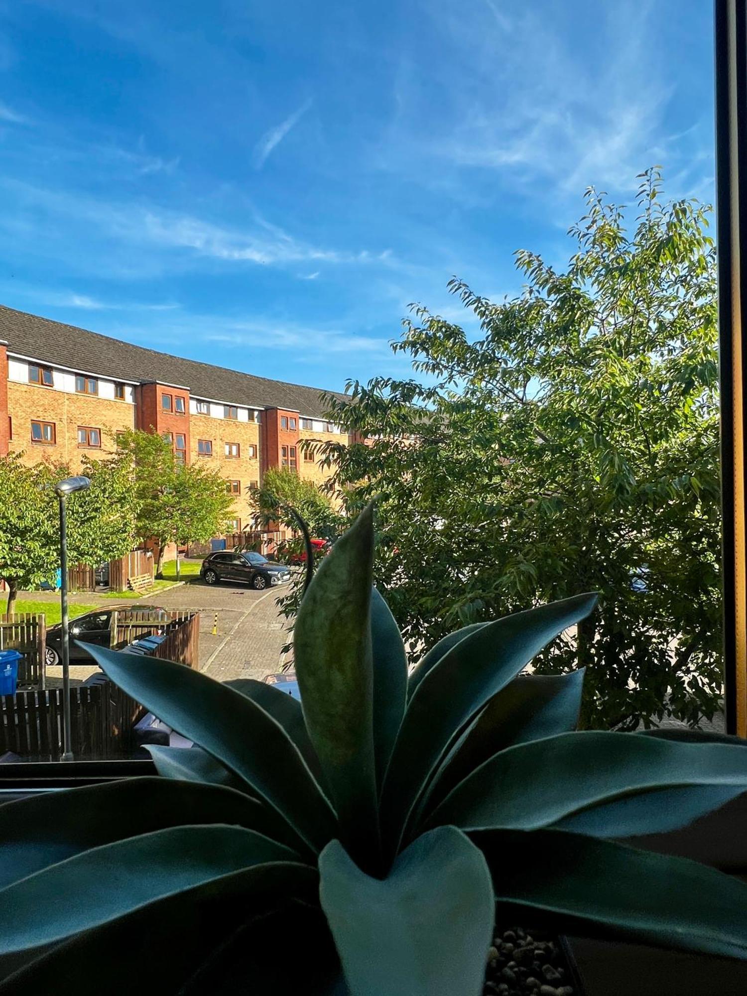 Stylish Modern Flat With Juliet Balcony & Parking Apartment Glasgow Luaran gambar