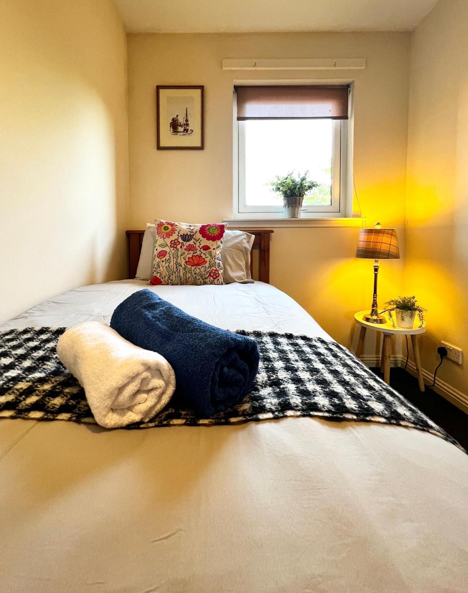 Stylish Modern Flat With Juliet Balcony & Parking Apartment Glasgow Luaran gambar