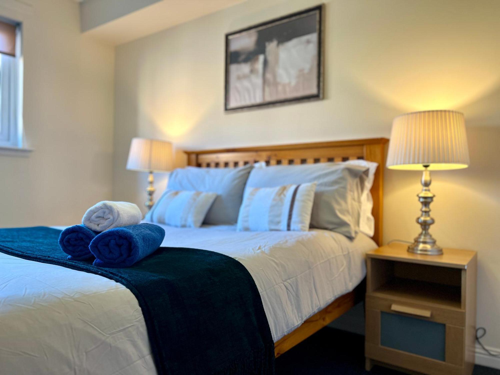Stylish Modern Flat With Juliet Balcony & Parking Apartment Glasgow Luaran gambar