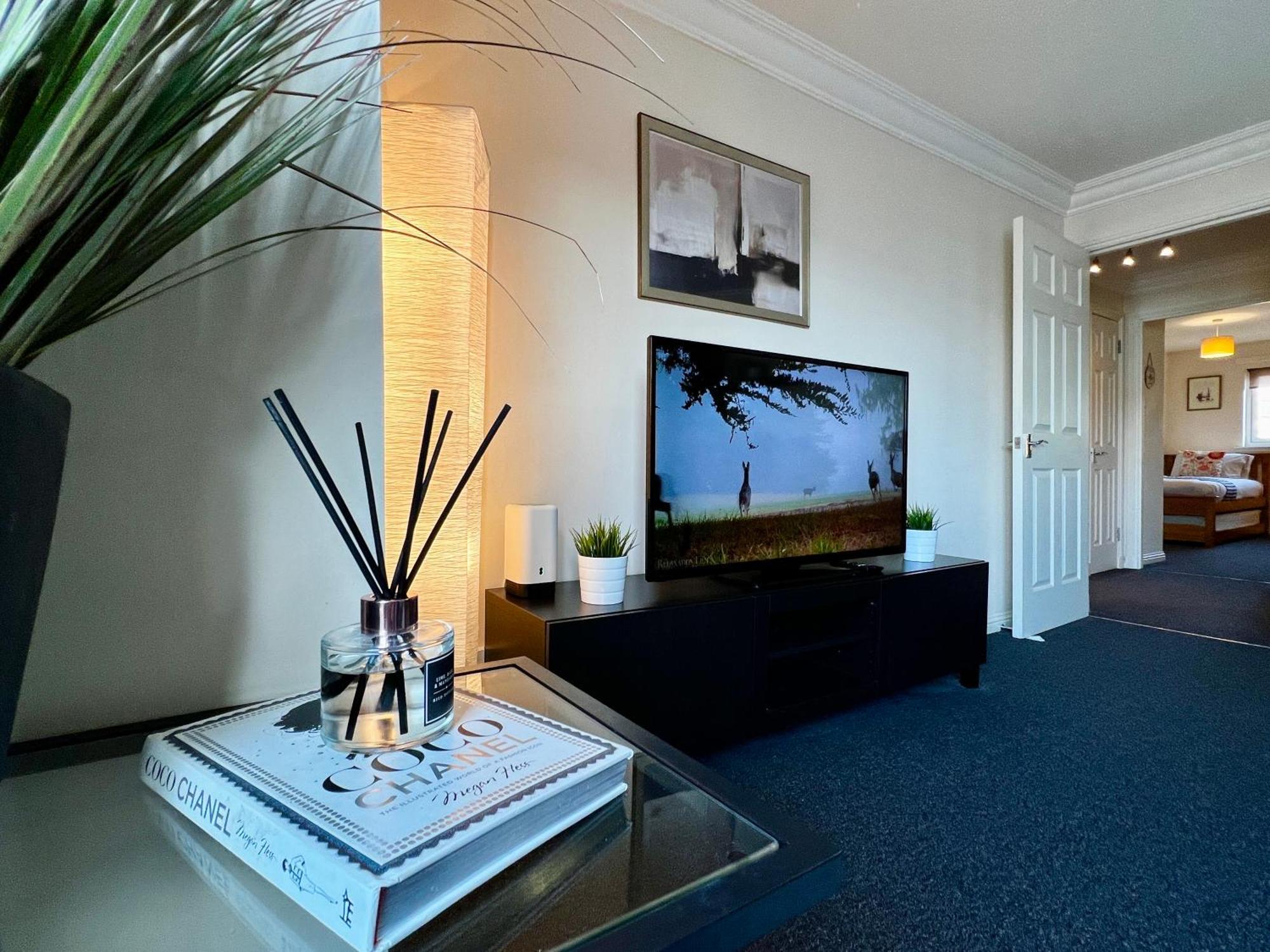 Stylish Modern Flat With Juliet Balcony & Parking Apartment Glasgow Luaran gambar