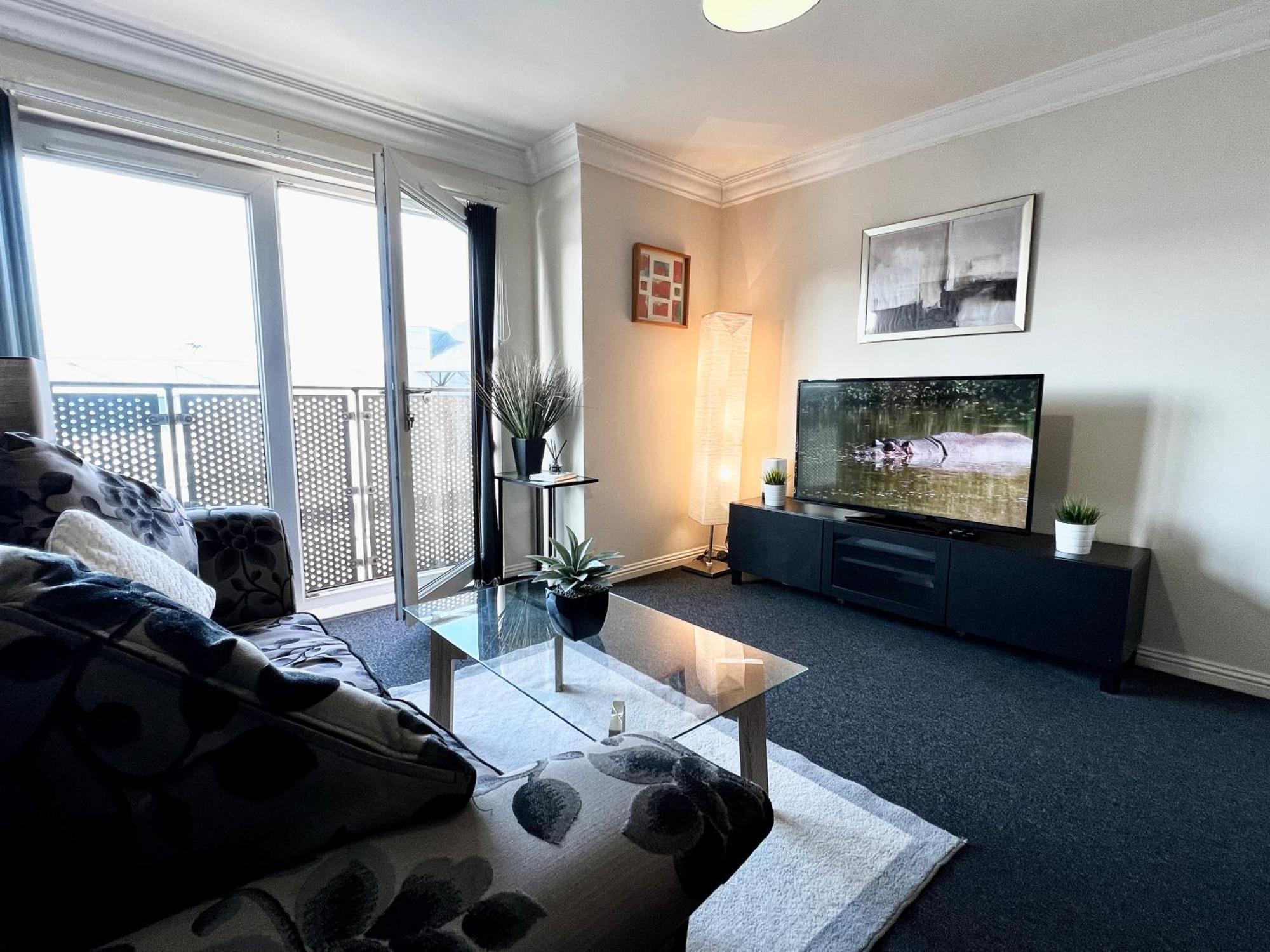 Stylish Modern Flat With Juliet Balcony & Parking Apartment Glasgow Luaran gambar