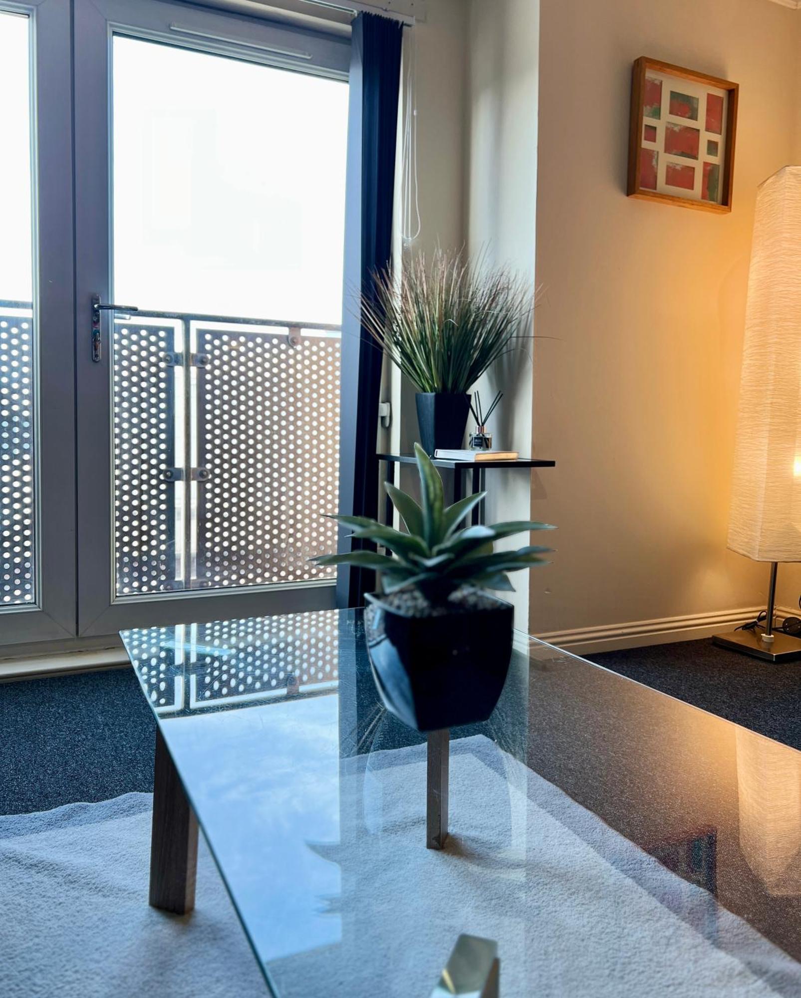 Stylish Modern Flat With Juliet Balcony & Parking Apartment Glasgow Luaran gambar