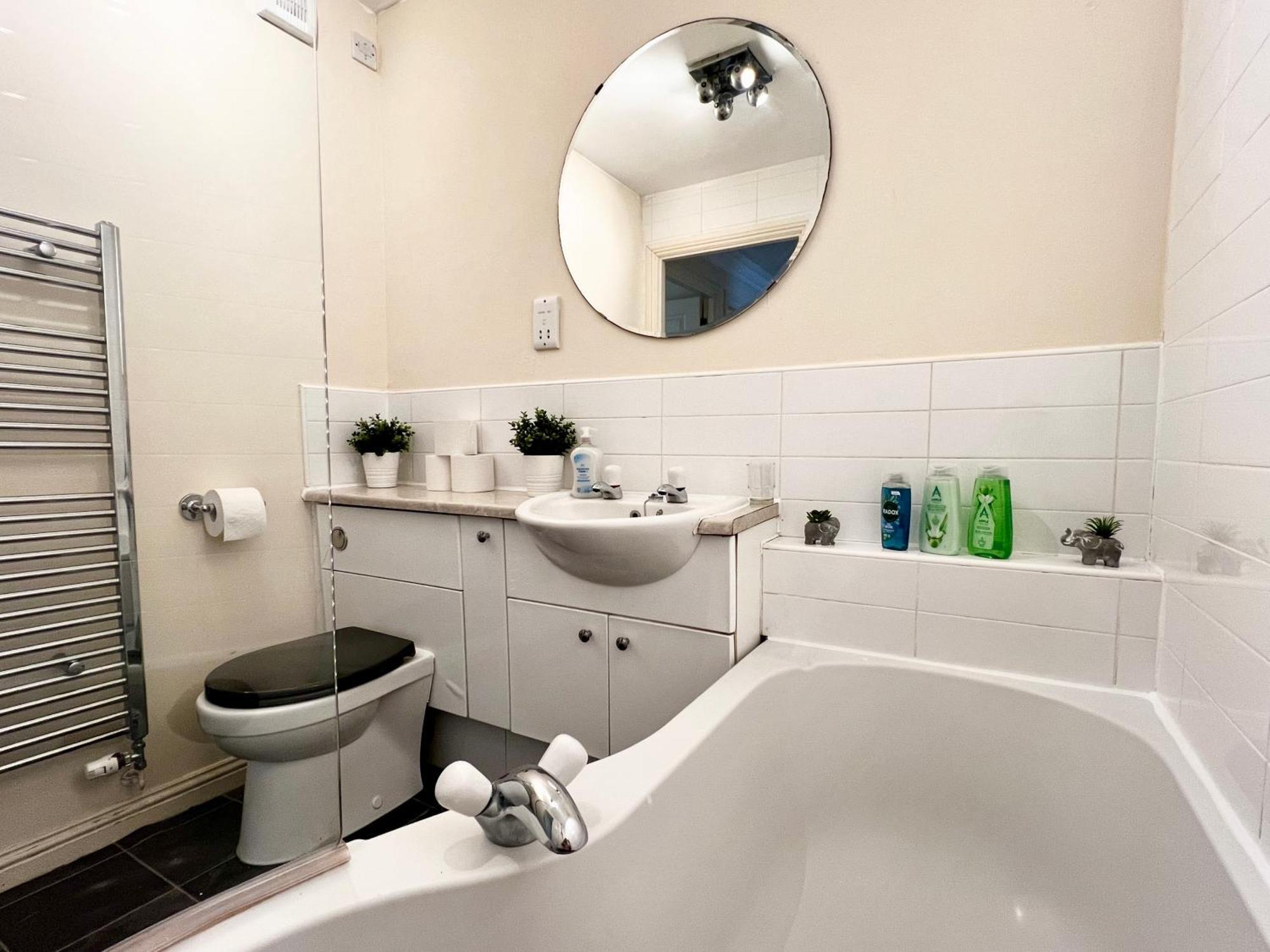 Stylish Modern Flat With Juliet Balcony & Parking Apartment Glasgow Luaran gambar