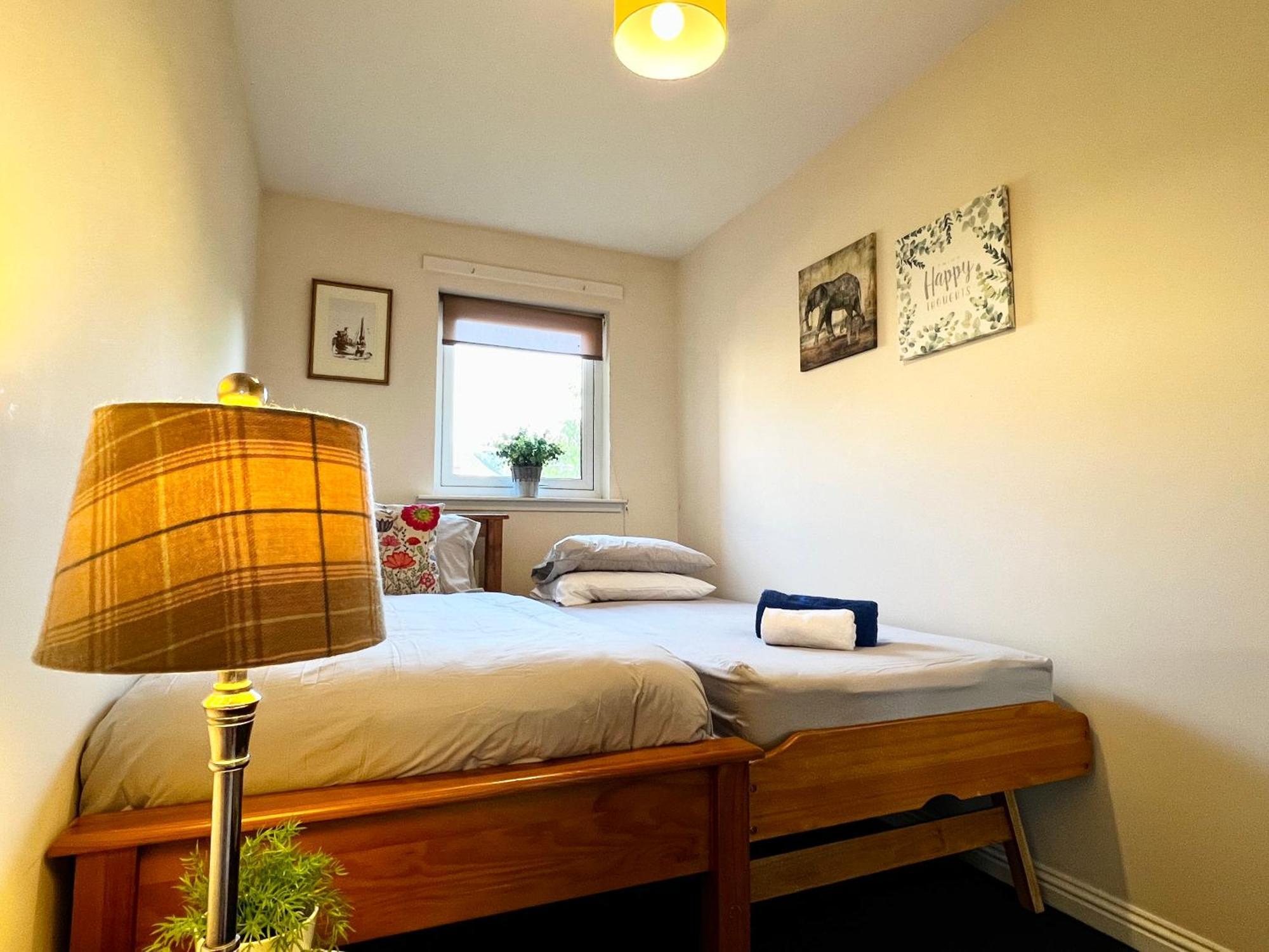 Stylish Modern Flat With Juliet Balcony & Parking Apartment Glasgow Luaran gambar